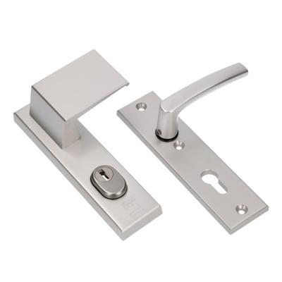 AMI Veiligheidsbeslag 193/15 Deurdikte 90/60 Re Kerntrek Kt55 Binnen Profielcilinder 55, Kruk 332 F1 Deurdikte 38/42 - 834301