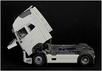 Italeri 1/24 Volvo FH16 Globetrotter XL (new molds) - thumbnail