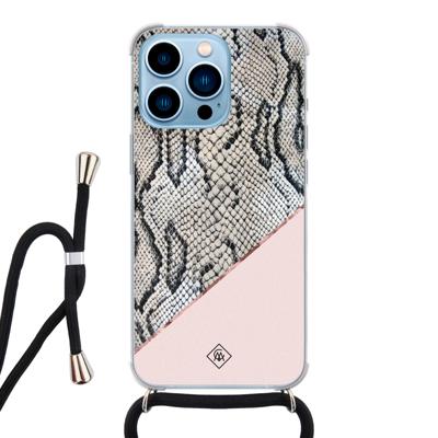 iPhone 13 Pro Max hoesje met koord - Snake print roze iPhone 13 Pro Max hoesje met koord - Snake print roze