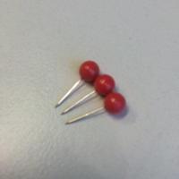 Speld met rode kunststof knop 6mm x 16mm - thumbnail