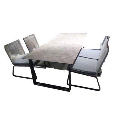 Tuinset Teeburu low dining tafel black, concretee 240x100 cm met 4 stoelen Kome lounge stoel black, rope dark grey Yoi - Yoi