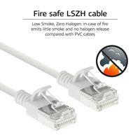 ACT Witte 0,5 meter LSZH U/FTP CAT6A datacenter slimline patchkabel snagless met RJ45 connectoren - thumbnail