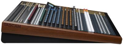 Tascam Model 24 24-kanaals mengpaneel