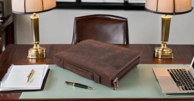 Pride and Soul JU-30125 Conferentiemap P&S A4 VIGGO Bruin Leer Met 4 Ringsmechaniek