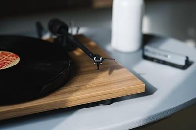 Pro-Ject E1 BT AT3600L- Platenspeler - Plug & Play Ontwerp, Handgemaakt in Europa, Biedt Geweldig Geluid - Walnoot