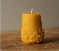 Bijenwaskaars met bloemen - 1 kaars - thumbnail
