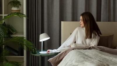Yeelight Staria Pro slim nachtlampje met draadloze oplader