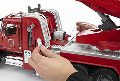 Bruder 02821 MACK Granite Brandweerwagen met Pomp + Licht en Geluid