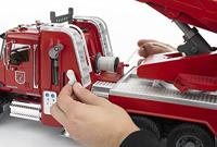 Bruder Mack Granite brandweerauto ladder en waterpomp - thumbnail