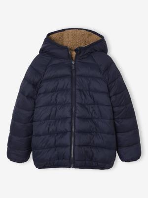 Omkeerbaar gewatteerd jongensjack met capuchon en sherpa mokka Omkeerbaar gewatteerd jongensjack met capuchon en sherpa mokka