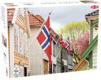 Tactic Around the World, Northern Stars: Street in Bergen (with Norwegian Flags) - 1000 stukjes - thumbnail