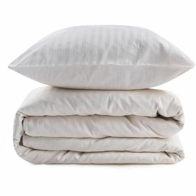 Beddengoedset - 1 dekbedovertrek 220 x 240 cm + 2 kussenslopen 60 x 60 cm - 80% katoen, 20% polyester - Crème Beddengoedset - 1 dekbedovertrek 220 x 240 cm + 2 kussenslopen 60 x 60 cm - 80% katoen, 20% polyester - Crème