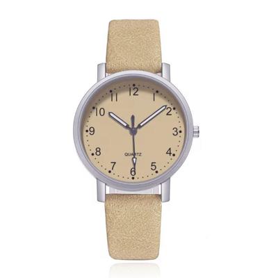 LGT Quartz horloge zilverkleurig met beige leren band en beige wijzerplaat LGT Quartz horloge zilverkleurig met beige leren band en beige wijzerplaat