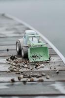 Dantoy tractor met voorlader groen/blauw, 30cm - thumbnail