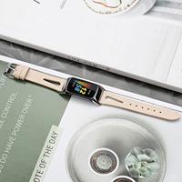 Fitbit Charge 5 & 6 bandje - PU leather - Beige - thumbnail