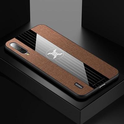 Voor Xiaomi mi CC9e XINLI stiksels doek textuur schokbestendig TPU beschermhoes (bruin)