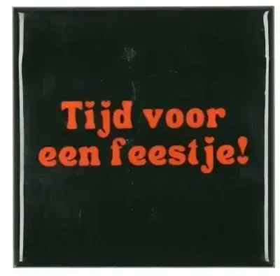 Daan Kromhout Design tegeltje keramiek tijd voor een feestje! 10x10cm green
