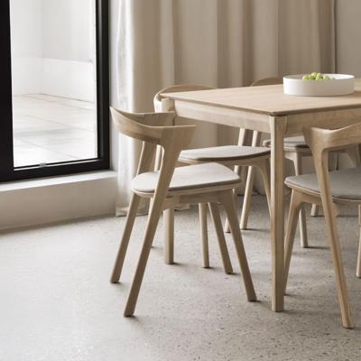 Ethnicraft Eetkamerstoel 'Bok' Gevernist Eikenhout en Stof, kleur Warm Grijs