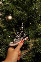 Nordic Light Kerstbal Sneaker Zwart 11 cm - thumbnail