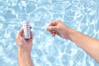 Zwembadreinigingsset tot 3,96 m - Bestway - Aquaclear - schepnet, drijver, stofzuiger, teststrip, reparatiepatch - thumbnail