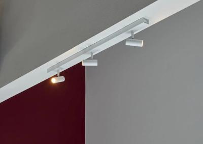Brede witte plafondbar met 3 verstelbare LED spots &apos;Nordlux Omari&apos;