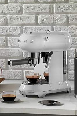 Smeg ECF01WHEU koffiezetapparaat Espressomachine 1 l Half automatisch