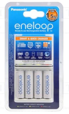 Panasonic eneloop, intelligent snellaadapparaat, voor 1-4 NiMH-accu's AA/AAA, met ledindicator en afzonderlijke laadsleufbewaking, inclusief 4 x eneloop accu, AA mignon, min. 1900 mAh, 2100 laadcycli