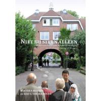 Niet bij steen alleen (Hardback) - thumbnail