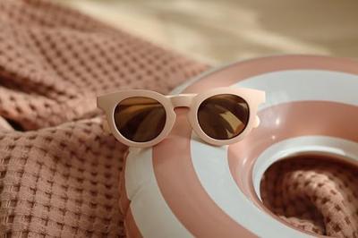 Zonnebril BEABA Delight voor kinderen van 9 tot 24 maanden rouge