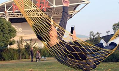 2 pak buiten kleur Mesh hangmat (kleur: oranje gedeelte) 2 pak buiten kleur Mesh hangmat (kleur: oranje gedeelte)