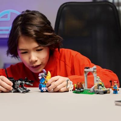 LEGO Fortnite Peely en Sparkplugs kamp 77075 - thumbnail