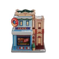 Lemax wheelie's cycle and skate shop verlicht kersthuisje Caddington Village 2022 - thumbnail