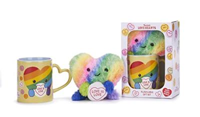 Love Hearts Cadeauset regenboog hart - Love is love - mok en knuffel Love Hearts Cadeauset regenboog hart - Love is love - mok en knuffel