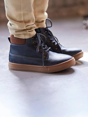 Geveterde en geritste synthetische boots voor jongens marineblauw Geveterde en geritste synthetische boots voor jongens marineblauw