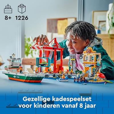 LEGO city 60422 haven met vrachtschip - thumbnail