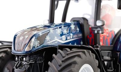 SIKU New Holland Kerst tractor 1:32