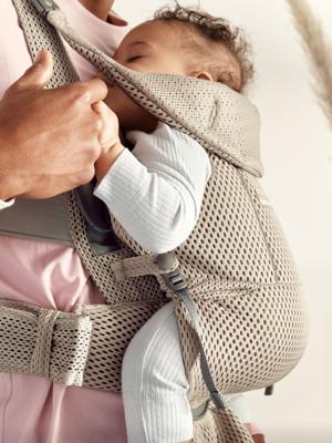 BABYBJORN Fysiologische draagzak BABYBJORN Move Mesh 3D beige BABYBJORN Fysiologische draagzak BABYBJORN Move Mesh 3D beige