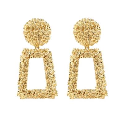 Metalen oorbellen eenvoudige geometrische reliëf bloemen oorbellen retro Fashion persoonlijkheid oorbellen (goud)