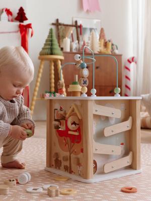 Grote activiteitenkubus met de 4 seizoenen van FSC®-hout hout