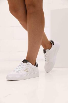 Guess Low Sneakers Dames Wit/Zwart - Maat 37 - Kleur: Wit | Soccerfanshop Guess Low Sneakers Dames Wit/Zwart - Maat 37 - Kleur: Wit | Soccerfanshop