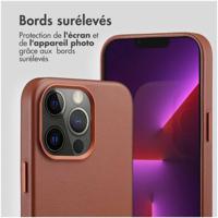 Accezz MagSafe Leather Backcover iPhone 13 Pro Telefoonhoesje Bruin - thumbnail