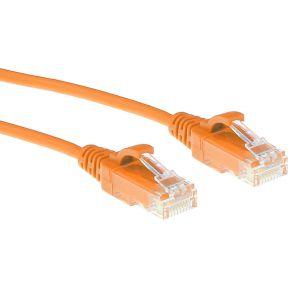 ACT Oranje 0,5 meter LSZH U/UTP CAT6 datacenter slimline patchkabel snagless met RJ45 connectoren