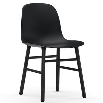Normann Copenhagen Form eetkamerstoel Black vierpoot zwart eikenhout