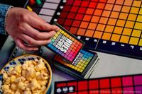 European Player Network Hues and Cues Bordspel (Engels, 3 - 6 spelers, 30 minuten, Vanaf 8 jaar) - thumbnail