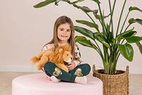 Pluchen leeuw uitgestrekt 33 cm TEDDY HERMANN goudgeel - thumbnail