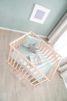 Babybox - ROBA - 75 x 100 cm - Inclusief matgroene boxmat 'Roba Style' - Wielen - Natuurlijk hout
