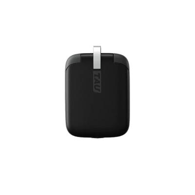 TAU mini powerbank voor aan je sleutelhanger (1400 mAh) met geïntegreerde kabel - 3 in 1 sleutelbos powerbank - Zwart TAU mini powerbank voor aan je sleutelhanger (1400 mAh) met geïntegreerde kabel - 3 in 1 sleutelbos powerbank - Zwart