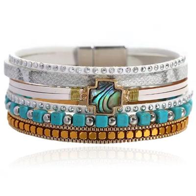 Deja Boho Armband goudkleurig met turquoise kralen en kruis natuursteen in wit