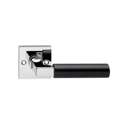 Intersteel Deurkruk Bau-Stil op vierkant rozet - chroom/mat zwart