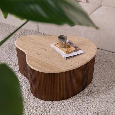 Eleonora Salontafel 'Mari' Organisch, Mangohout en Travertin, 83 x 72cm